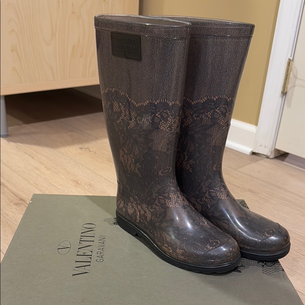 Valentino Garavani Lace Print Rain Boots